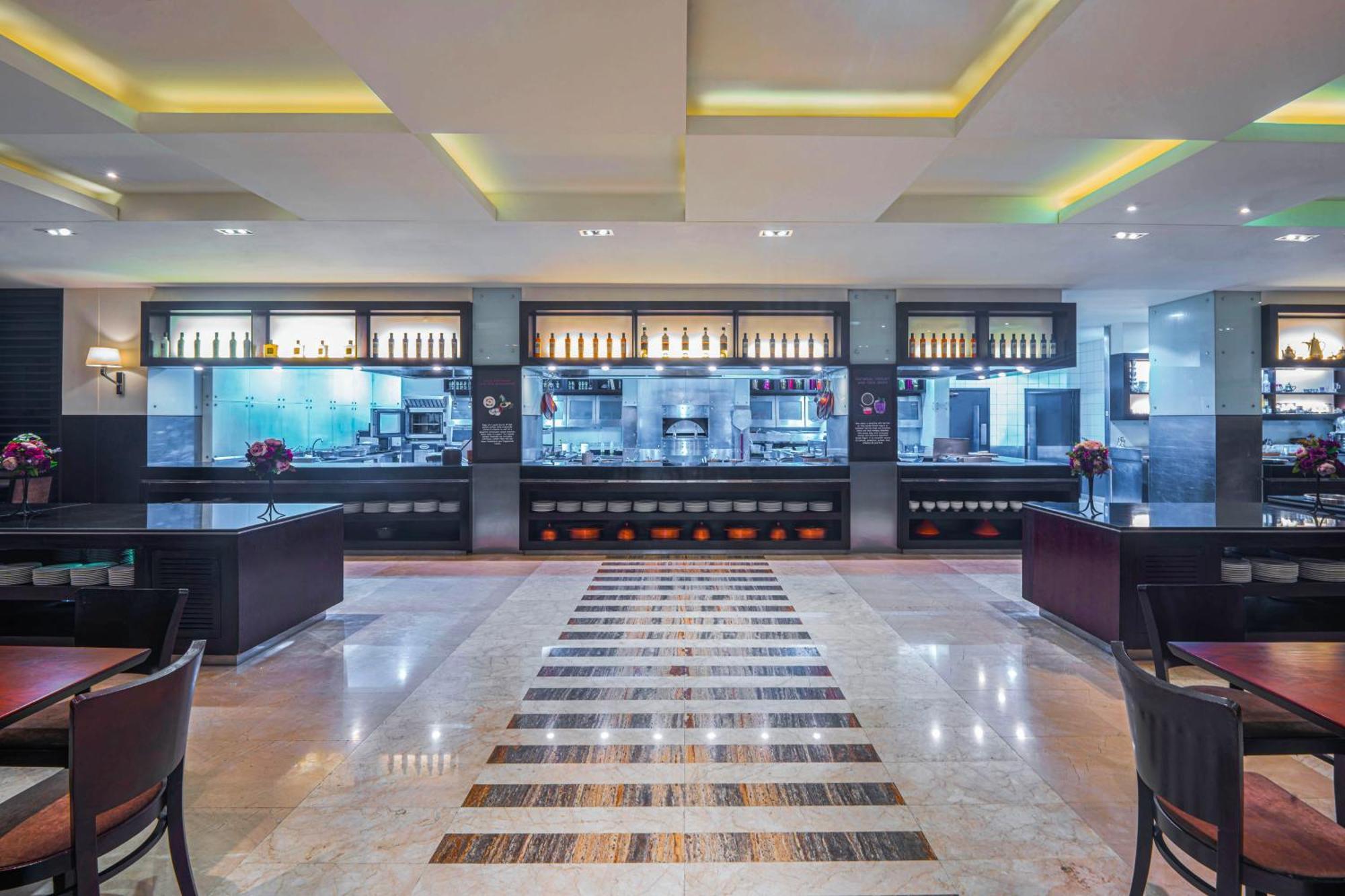 Hyatt Regency Dubai - Corniche Hotel Exterior photo
